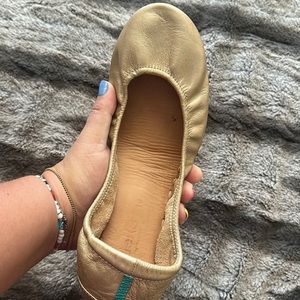 Metallic gold Tieks